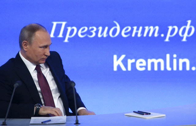 Tổng thống Nga Vladimir Putin tham dự cuộc họp báo thường niên cuối năm tại Moscow, Nga, ngày 23 tháng 12 năm 2016. REUTERS/Sergei Karpukhin