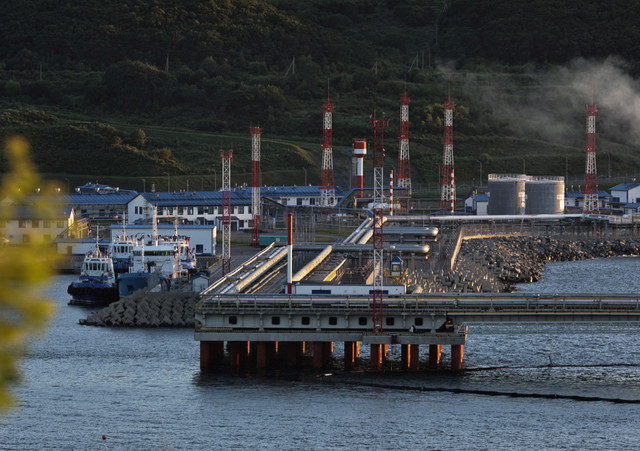 Uma vista mostra o terminal de petróleo bruto Kozmino na costa da Baía de Nakhodka, perto da cidade portuária de Nakhodka, Rússia, em 12 de agosto de 2022. REUTERS/Tatiana Meel