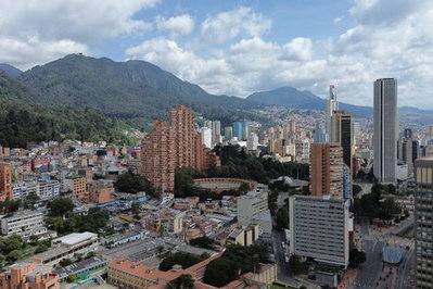 Colombia's 22.7% Wage Hike Raises Economic Concerns