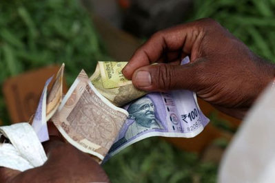 RBI Defends Rupee at 90-per-Dollar Threshold