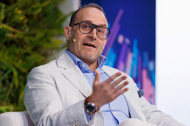 Marc Metrick ซีอีโอของ Saks กล่าวในงาน Milken Institute Global Conference ปี 2023 ที่ Beverly Hills รัฐแคลิฟอร์เนีย สหรัฐอเมริกา วันที่ 3 พฤษภาคม 2023 REUTERS/Mike Blake
