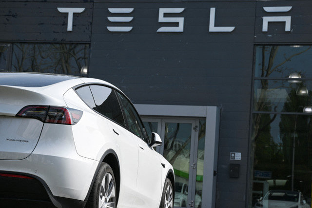 A Tesla electric vehicle is parked at a Tesla dealership in Berlin, Germany, following the release of Tesla, Inc.'s first-quarter 2025 financial results on April 23, 2025. REUTERS/Annegret Hilse