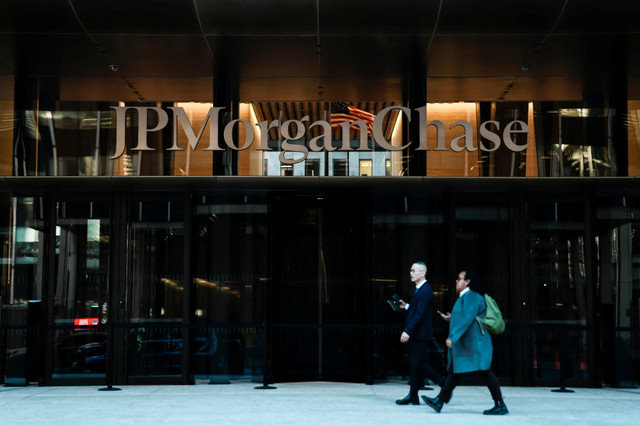 People walk in front of the JPMorgan Chase & Co. building before the ribbon cutting ceremony at the firm's new headquarters at 270 Park Avenue, in New York City, U.S., October 21, 2025. REUTERS/Eduardo Munoz