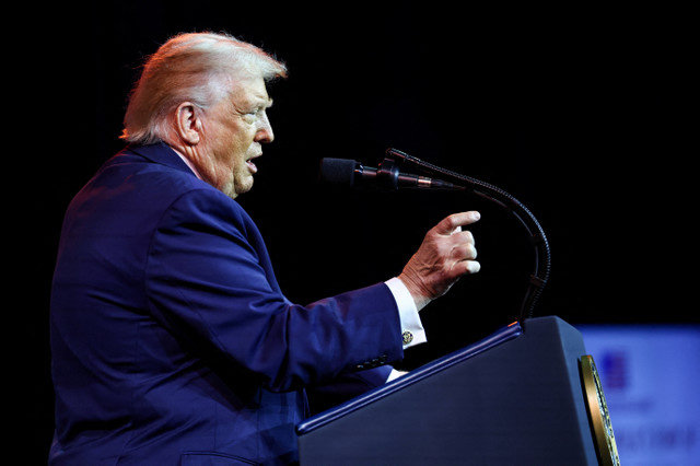 El presidente de EE.UU., Donald Trump, se dirige a los republicanos de la Cámara de Representantes en su retiro anual de conferencia de temas, celebrado en el Centro Kennedy, renombrado como Centro Trump-Kennedy por la junta directiva designada por Trump, en Washington, D.C., EE.UU., el 6 de enero de 2026. REUTERS/Kevin Lamarque