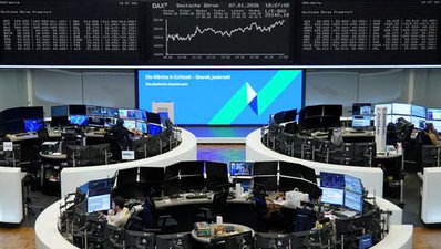 Bolsas europeias recuam com tensões na Venezuela e balanços