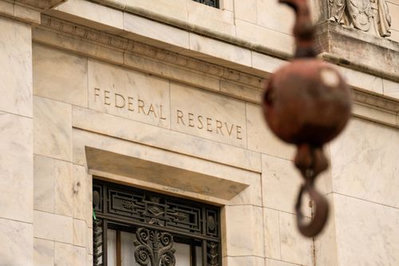 US Unemployment Falls, Job Growth Lags