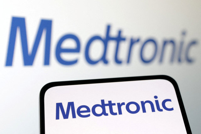 Logo Medtronic Plc được hiển thị trong minh họa này chụp vào ngày 10 tháng 4 năm 2023. REUTERS/Dado Ruvic/Illustration