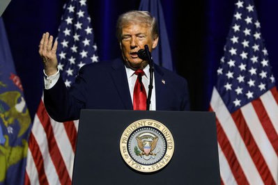 Trump critica el USMCA en visita a Ford