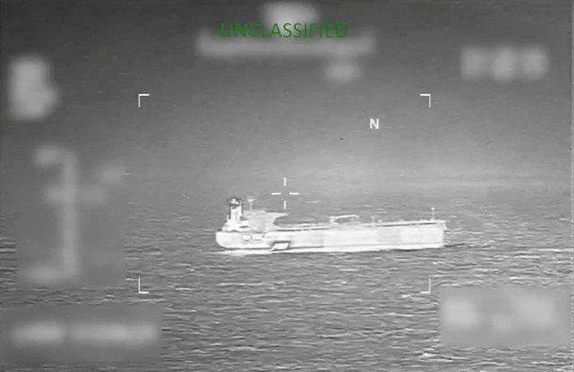 Imágenes de un video publicado por el Comando Sur de EE. UU. muestran al petrolero Veronica, vinculado a Venezuela, en el mar, en esta captura de pantalla de un video entregado el 15 de enero de 2026. US SOUTHERN COMMAND/Handout via REUTERS.