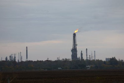MOL negocia compra da NIS sob prazo dos Estados Unidos