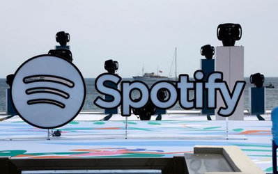 瑞典流媒体巨头Spotify宣布调高美国以及爱沙尼亚和拉脱维亚的高级订阅月费价格至12.99美元以提升收入水平