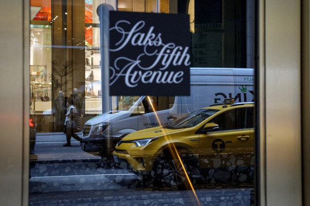 ทางเข้าห้างสรรพสินค้าแฟลกชิป Saks Fifth Avenue ในนครนิวยอร์ก สหรัฐอเมริกา เมื่อวันที่ 14 มกราคม 2026 หลังจากที่ห้างได้ยื่นขอรับความคุ้มครองจากการล้มละลาย REUTERS/Brendan McDermid/File Photo