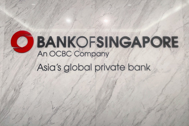 ภาพแฟ้ม: โลโก้ของ Bank of Singapore ที่สำนักงานใหญ่ของธนาคารในสิงคโปร์ เมื่อวันที่ 26 พฤศจิกายน 2025 REUTERS/Yantoultra Ngui/File Photo
