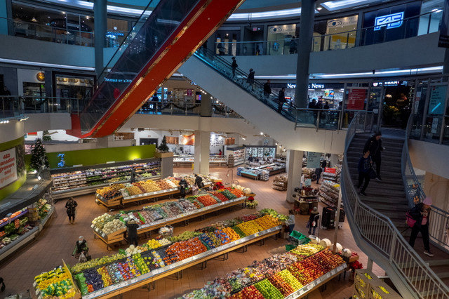 People shop at a grocery store in Toronto, Ontario, Canada on November 22, 2022. REUTERS/Carlos Osorio