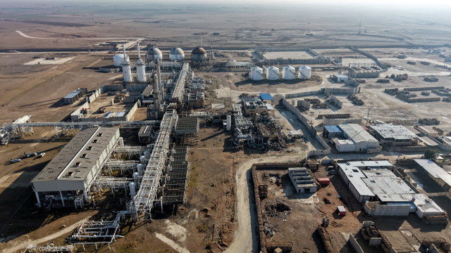 Una vista de dron muestra la planta de gas Conoco después de que quedara bajo control del gobierno sirio tras la retirada de las Fuerzas Democráticas Sirias (SDF), apoyadas por Estados Unidos, en la zona rural de Deir al-Zor, Siria, el 19 de enero de 2026. REUTERS/Khalil Ashawi