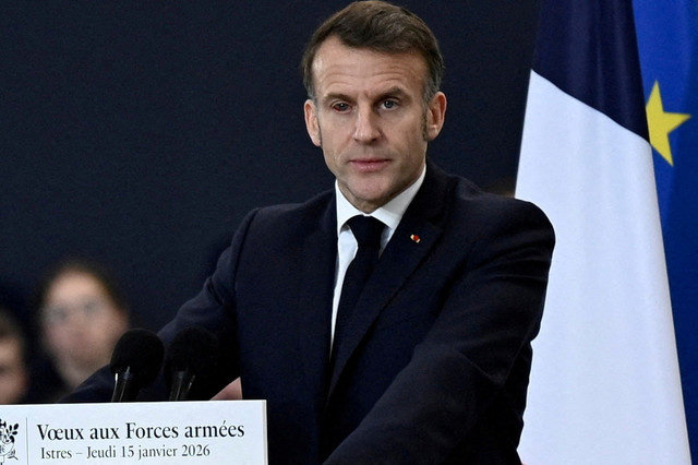 FOTO DE ARCHIVO: El presidente francés, Emmanuel Macron, pronuncia un discurso durante su visita a la base aérea militar de Istres, en el sur de Francia, el 15 de enero de 2026. Philippe Magoni/Pool via REUTERS/File Photo