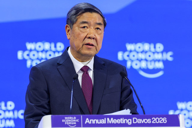 El viceprimer ministro chino, He Lifeng, interviene durante la 56.ª reunión anual del Foro Económico Mundial (WEF) en Davos, Suiza, el 20 de enero de 2026. REUTERS/Denis Balibouse