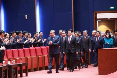 Vietnam Party Congress Sets 10 Percent Annual Growth Goal