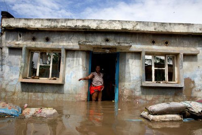Moçambique enfrenta crise humanitária após cheias graves
