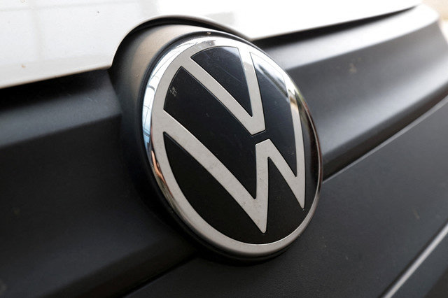 El logotipo de Volkswagen se ve en esta ilustración realizada el 28 de julio de 2025. REUTERS/Dado Ruvic/Illustration