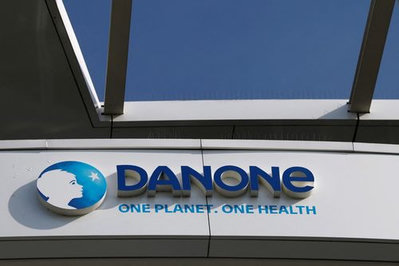 欧州のネスレやダノンなど乳業大手3社が粉ミルクを自主回収し原料の毒素汚染による供給網の脆弱性が浮き彫りに