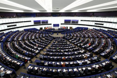 EU halts US trade deal over Greenland and tariff threats
