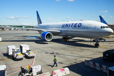 United Airlines Beats Profit Estimates on Premium Demand