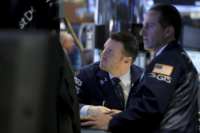 Traders work on the floor of the New York Stock Exchange (NYSE) on April 6, 2016. REUTERS/Brendan McDermid