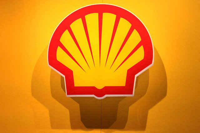 โลโก้ของ Shell บริษัทน้ำมันและก๊าซข้ามชาติสัญชาติอังกฤษ ถูกจัดแสดงระหว่างงานแสดงสินค้าพลังงาน LNG 2023 ณ เมืองแวนคูเวอร์ รัฐบริติชโคลัมเบีย ประเทศแคนาดา เมื่อวันที่ 12 กรกฎาคม 2023 REUTERS/Chris Helgren//File Photo