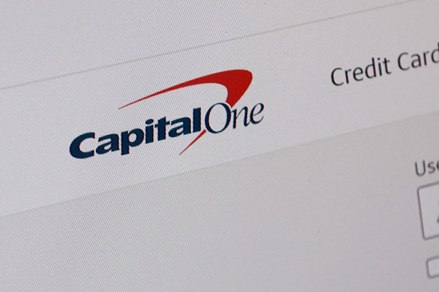 O logotipo da Capital One aparece nesta ilustração tirada em 1º de dezembro de 2025. REUTERS/Dado Ruvic/Illustration