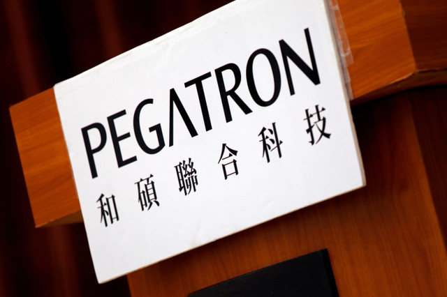 El logotipo de Pegatron, empresa que ensambla componentes electrónicos para los iPhone de Apple Inc, se observa durante una junta general anual en Taipéi, Taiwán, el 20 de junio de 2017. REUTERS/Tyrone Siu