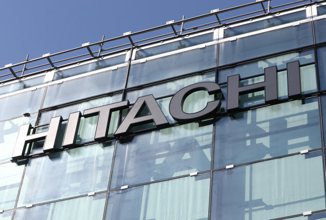 โลโก้ของ Hitachi ปรากฏอยู่ที่อาคารสำนักงานในเมืองซูริก ประเทศสวิตเซอร์แลนด์ เมื่อวันที่ 10 กันยายน 2020 REUTERS/Arnd Wiegmann
