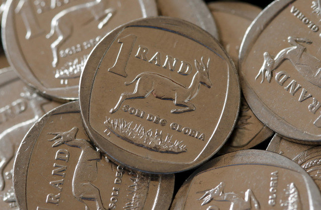 Moedas de rand sul-africano são vistas nesta ilustração fotográfica tirada em 9 de setembro de 2015. REUTERS/Mike Hutchings