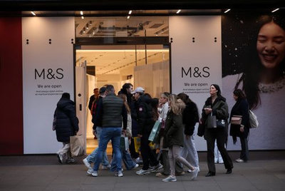 UK Retail Sales Rise Unexpectedly as Confidence Recovers