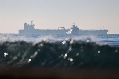 Francia intercepta petrolero ruso por posible bandera falsa
