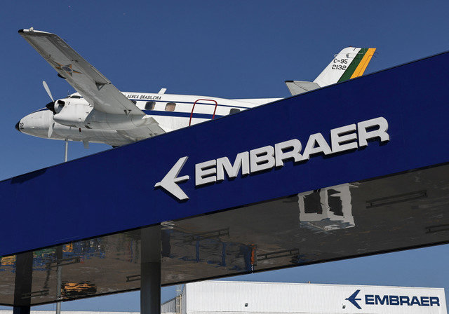 An airplane adorns the roof at the Embraer headquarters and aircraft factory in Sao Jose dos Campos, Brazil, on July 16, 2025. REUTERS/Roosevelt Cassio