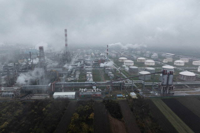 منظر من طائرة مسيرة يظهر مصفاة نفط NIS الصربية التي تملك روسيا حصة الأغلبية فيها في بانتشيفو، صربيا، 27 نوفمبر 2025. REUTERS/Marko Djurica