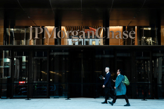 People walk in front of the JPMorgan Chase & Co. building before the ribbon-cutting ceremony at the firm's new headquarters at 270 Park Avenue in New York City, U.S., October 21, 2025. REUTERS/Eduardo Munoz
