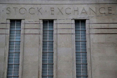 TSX Hits Record High as Metals Rally Amid Trade Concerns