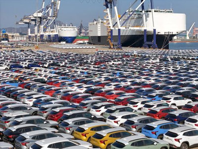 China coordina con automotrices ante retos del sector