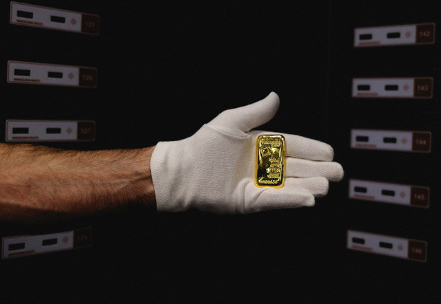 A worker holds a gold bar at the Barcelona Gold store in Barcelona, Spain, on January 26, 2026. REUTERS/Nacho Doce