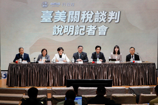 Taiwan's Premier Cho Jung-tai speaks at a press conference about the U.S.-Taiwan trade deal in Taipei, Taiwan, on January 20, 2026. REUTERS/Ann Wang