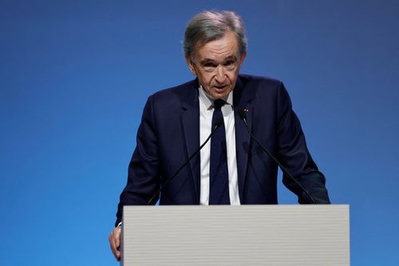 LVMH Shares Tumble as Management Expresses Caution on Demand