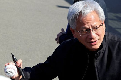 Nvidia Chief Hopes China Will Approve H200 AI Chip Sales