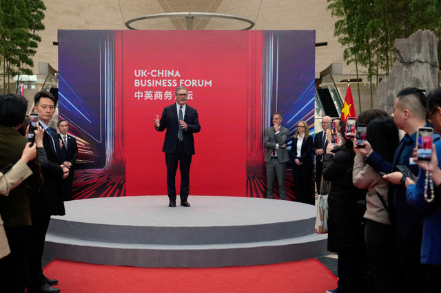 นายกรัฐมนตรีเคียร์ สตาร์เมอร์ แห่งสหราชอาณาจักร กล่าวสุนทรพจน์ในงาน UK-China Business Forum ณ สำนักงานใหญ่ของธนาคารแห่งประเทศจีน (BOC) ในกรุงปักกิ่ง ประเทศจีน เมื่อวันที่ 30 มกราคม 2026 Kin Cheung/Pool via REUTERS
