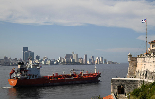 The Liberian-flagged oil-chemical tanker Ocean Mariner sails through Havana Bay on January 11, 2026, as tensions rise after U.S. President Donald Trump vowed to stop Venezuelan oil and money from reaching Cuba and suggested a deal. REUTERS/Norlys Perez
