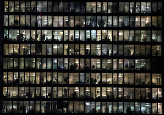 Escritórios são vistos na praça Gae Aulenti no distrito de Porta Nuova, no centro de Milão, Itália, em 20 de novembro de 2017. REUTERS/Stefano Rellandini