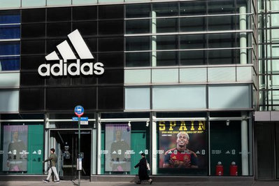 Adidas logra récord de ventas y recompra de acciones