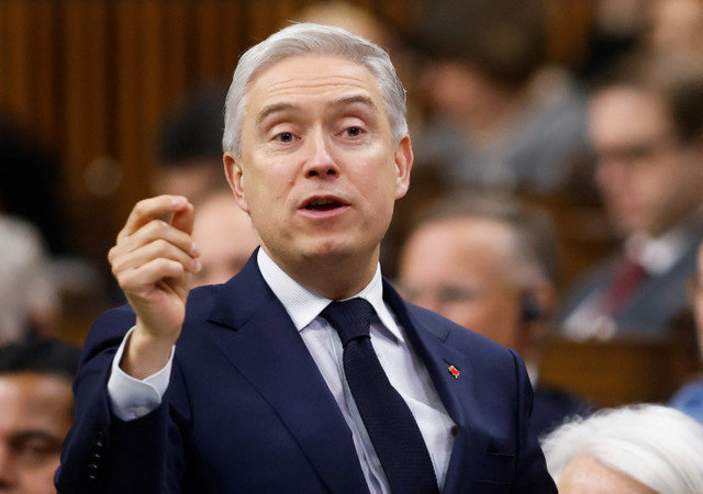 O Ministro das Finanças do Canadá, Francois-Philippe Champagne, fala durante o Período de Perguntas na Câmara dos Comuns em Parliament Hill, em Ottawa, Ontário, Canadá, em 27 de janeiro de 2026. REUTERS/Patrick Doyle