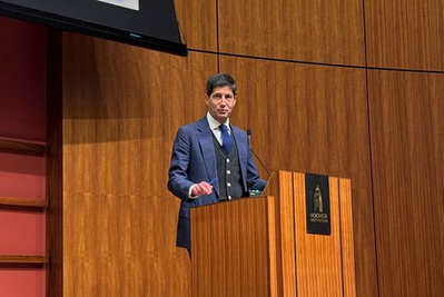美国总统唐纳德·特朗普正式提名凯文·沃什接替鲍威尔担任美联储主席，此举旨在重塑该机构并需参议院确认。